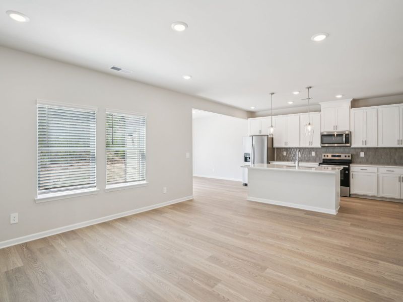 Spacious, unfurnished interior of a new home in Hawthorne Station, Atlanta (Image 16).