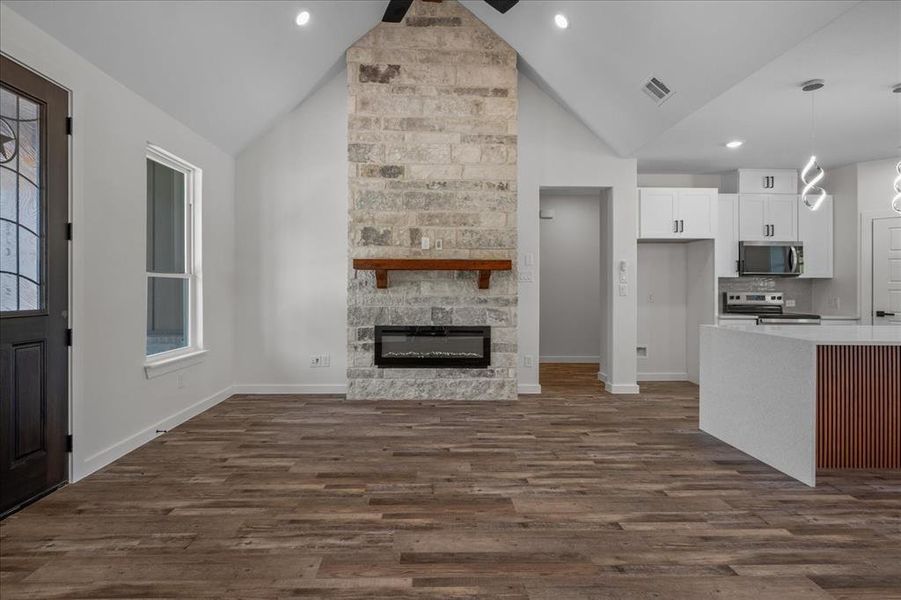 Furnished interior view inside a new home in , Leonard (Image 8).