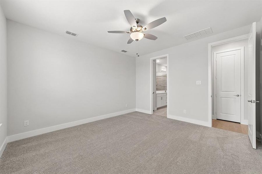Spacious, unfurnished interior of a new home in , Prosper (Image 24).