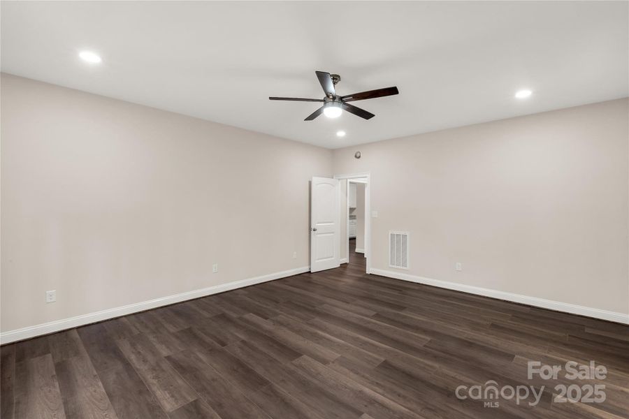 Spacious, unfurnished interior of a new home in , York (Image 14).