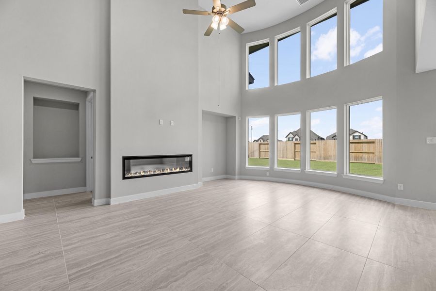 Spacious, unfurnished interior of a new home in Jordan Ranch, Katy (Image 12).