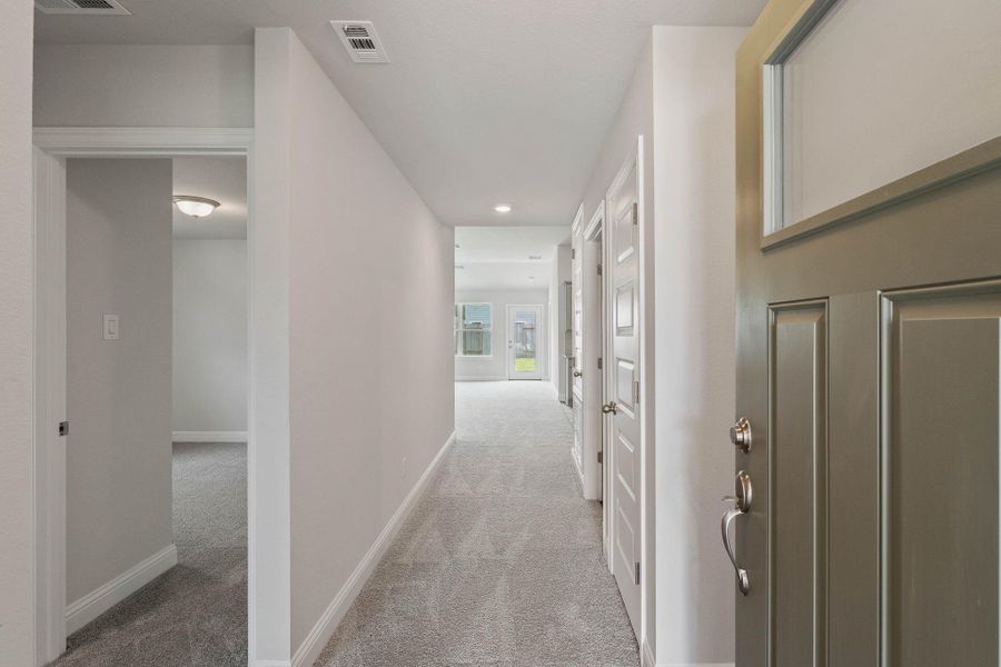 Spacious, unfurnished interior of a new home in Grand Oaks Reserve, Cleveland (Image 18).