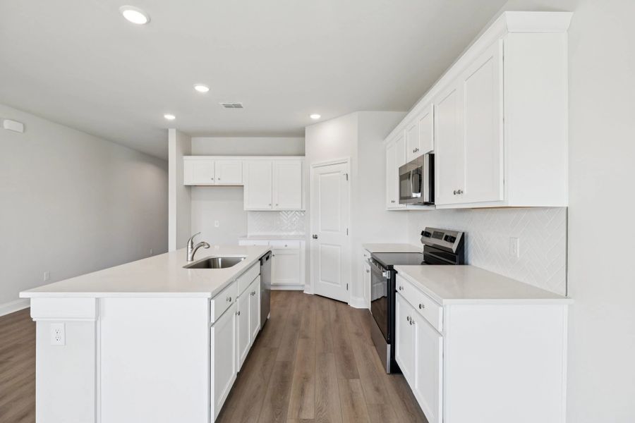 Furnished interior view inside a new home in Cades Bluff, Lebanon (Image 7).
