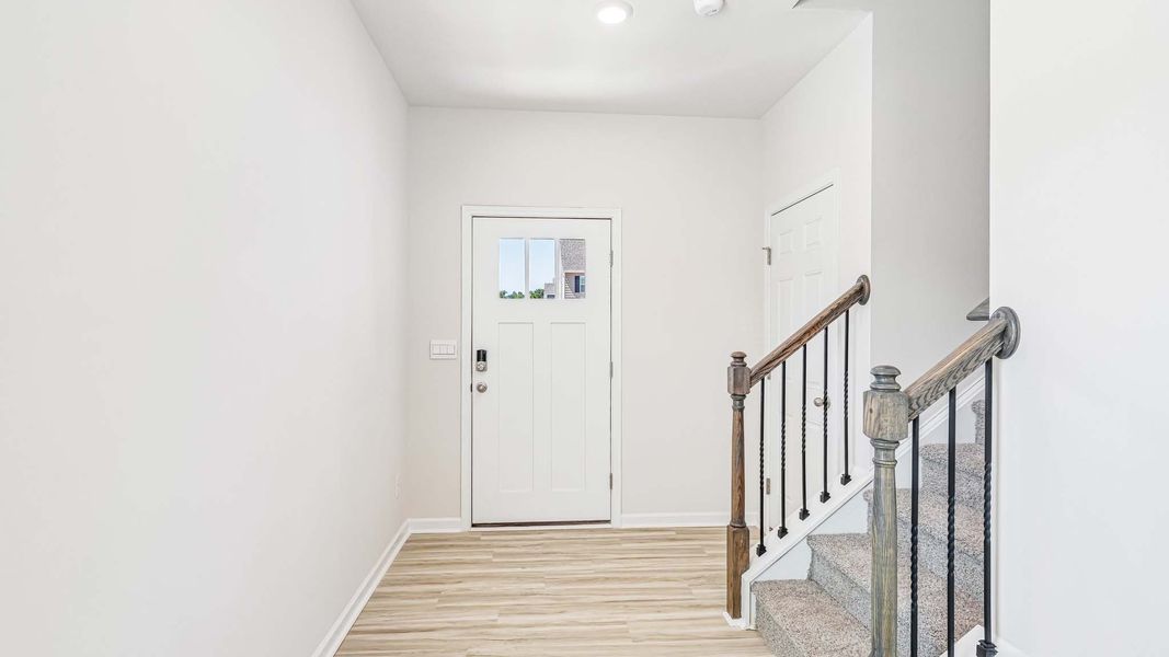 Spacious, unfurnished interior of a new home in Fergus Crossing, York (Image 9).
