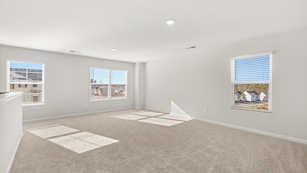 Spacious, unfurnished interior of a new home in Estates at Deer Hollow, Grovetown (Image 22).