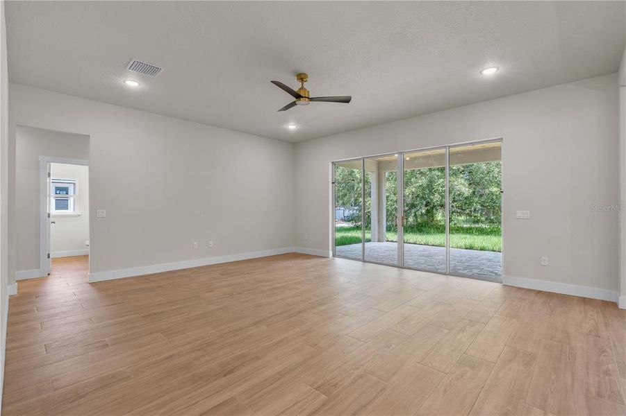 Spacious, unfurnished interior of a new home in , Ocala (Image 8).