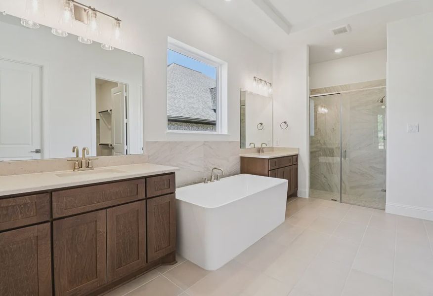 Plan 6029 primary bath - 11 of 20