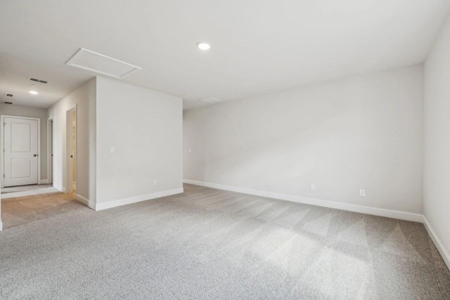 Spacious, unfurnished interior of a new home in Cades Bluff, Lebanon (Image 32).