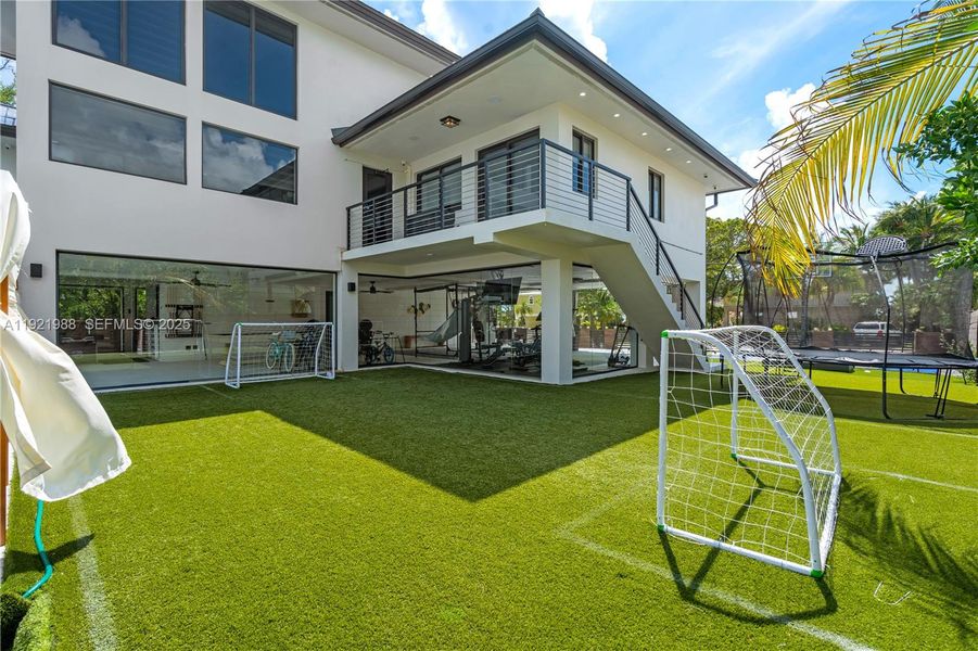 Exterior details and patio area of a home in , Key Largo (Image 2). Exterior details and patio area of a home in , Key Largo (Image 2).