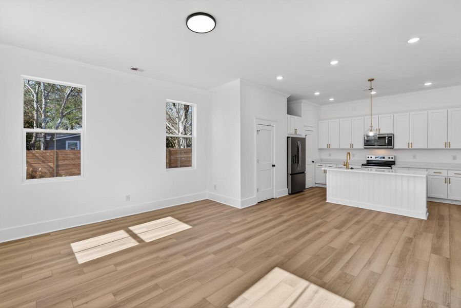 Spacious, unfurnished interior of a new home in , Summerville (Image 33).