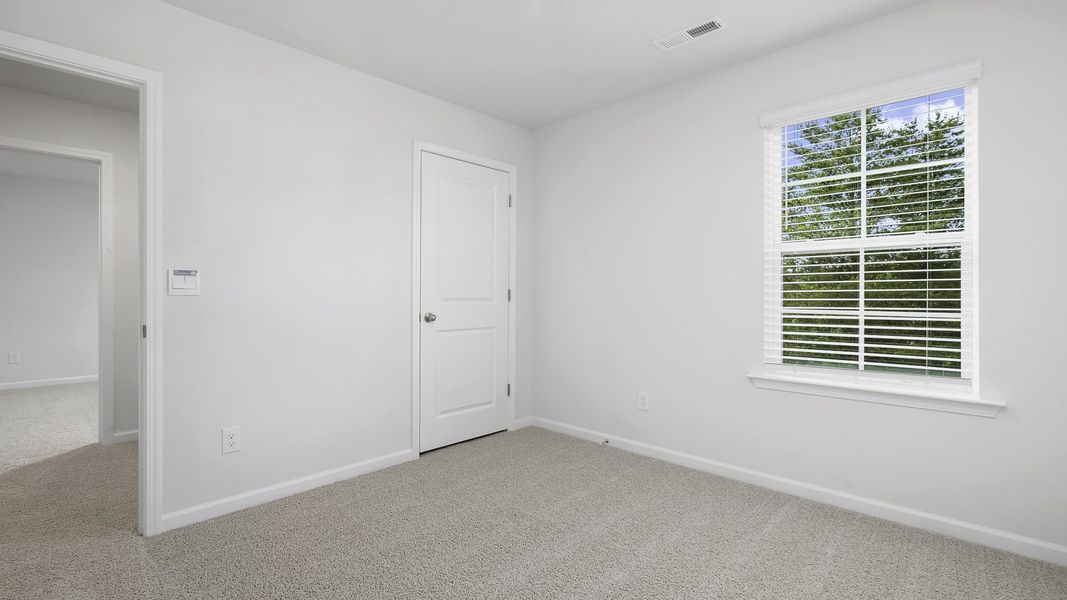 Spacious, unfurnished interior of a new home in Willow Mill, Thomasville (Image 15).