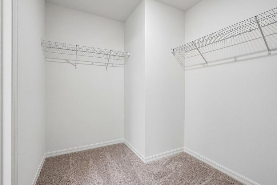 Spacious, unfurnished interior of a new home in Hilliard Ridge, Kissimmee (Image 21).