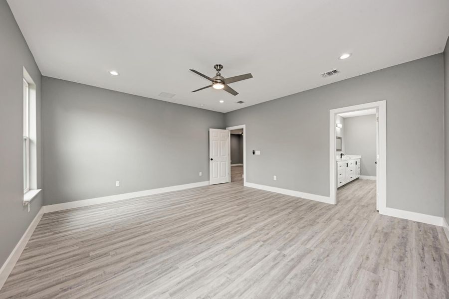 Spacious, unfurnished interior of a new home in , Paige (Image 28).