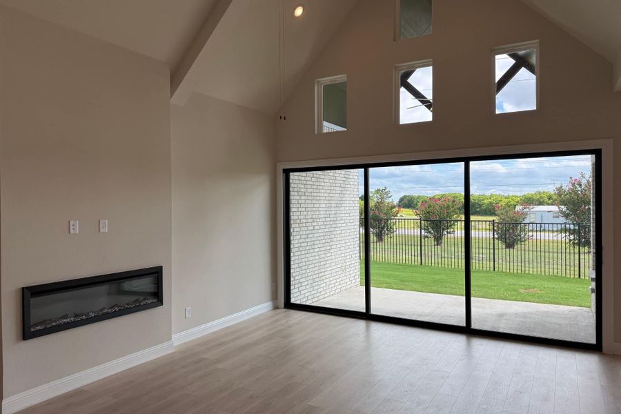 Spacious, unfurnished interior of a new home in Polo Ridge, Mesquite (Image 13).
