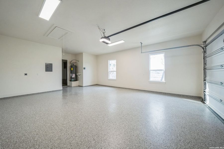 Spacious, unfurnished interior of a new home in , Floresville (Image 17).