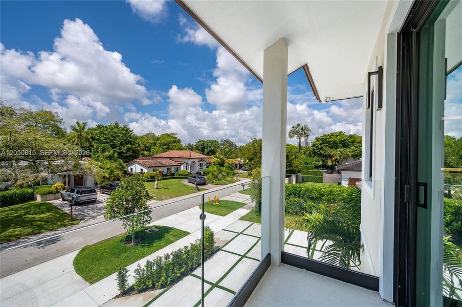 Exterior details and patio area of a home in , Miami (Image 27).
