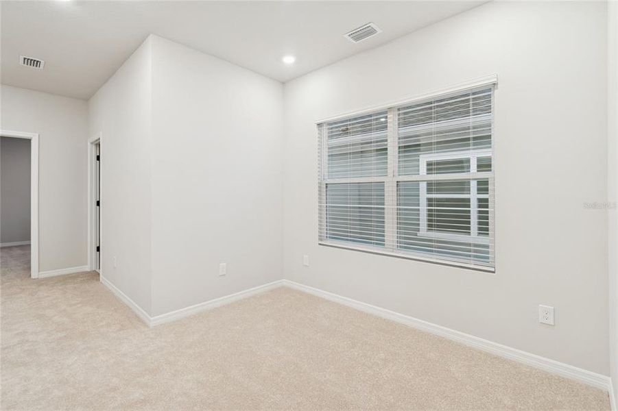 Spacious, unfurnished interior of a new home in , Orlando (Image 21).