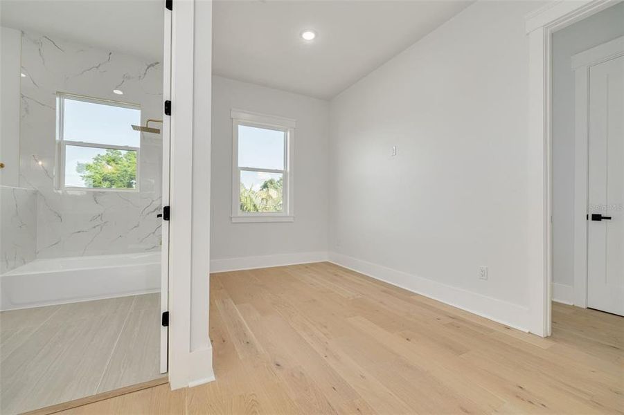 Spacious, unfurnished interior of a new home in , St. Petersburg (Image 40).