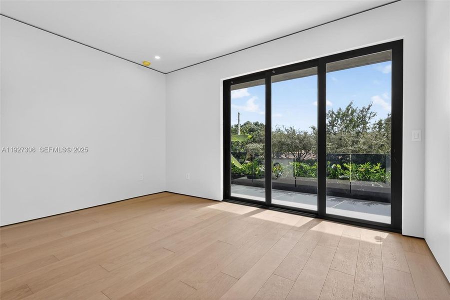 Spacious, unfurnished interior of a new home in , Biscayne Park (Image 24).