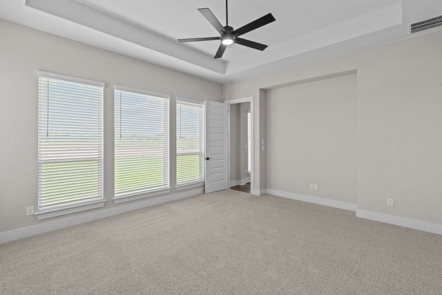 Spacious, unfurnished interior of a new home in Sienna Lakes, San Antonio (Image 20).