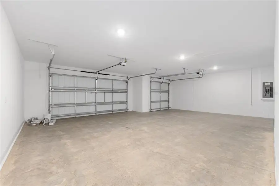 Spacious, unfurnished interior of a new home in , Ocala (Image 52).