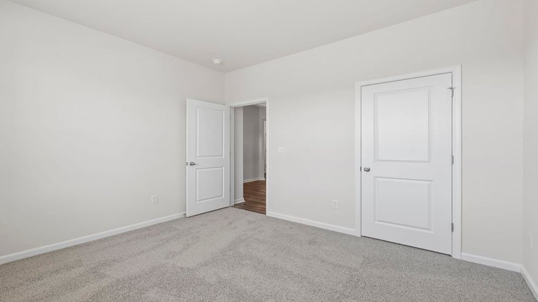 Spacious, unfurnished interior of a new home in Sherwood Gardens, Landrum (Image 14).