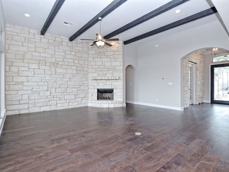 Representative unfurnished interior of a home built from the Coronado I by Giddens Homes in Clearwater Ranch, Liberty Hill (Image 115).