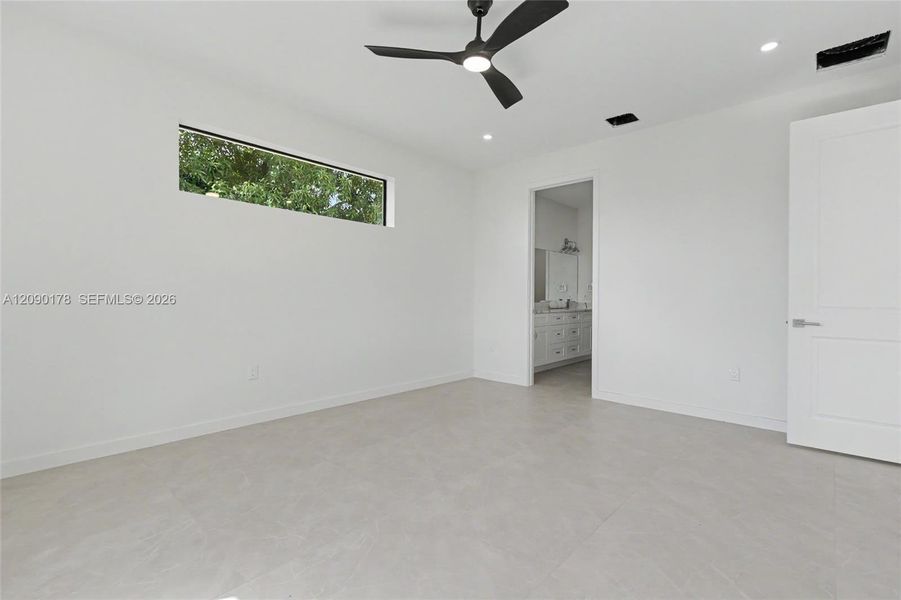 Spacious, unfurnished interior of a new home in , Oakland Park (Image 40).