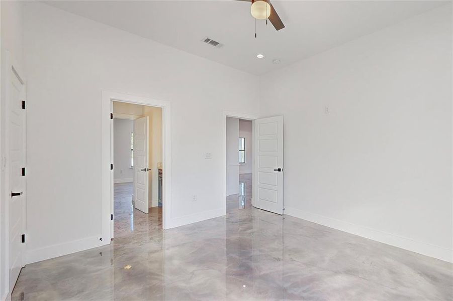 Empty room featuring ceiling fan