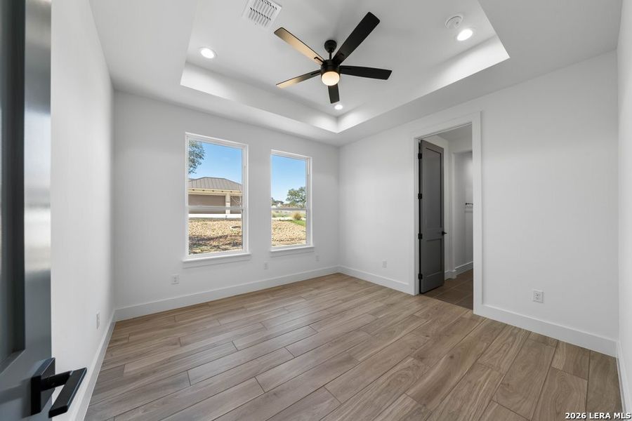 Spacious, unfurnished interior of a new home in , Bulverde (Image 24).