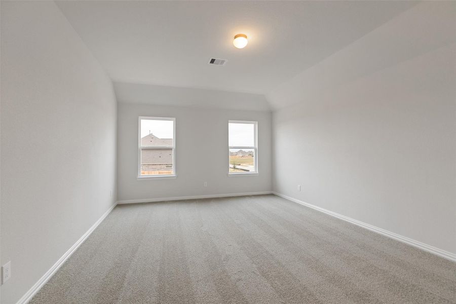 Spacious, unfurnished interior of a new home in Oakwood Estates, Waller (Image 20).
