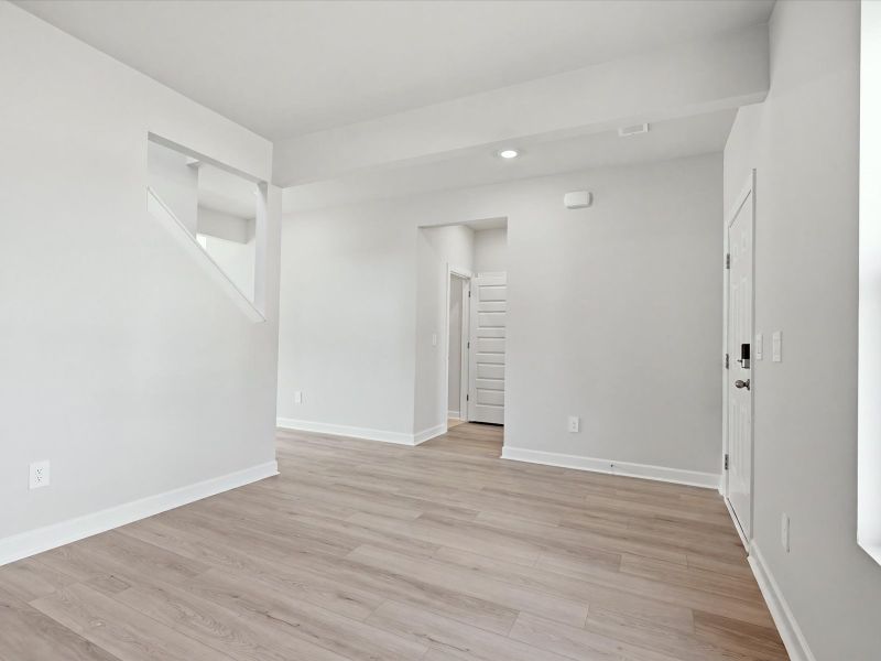 Spacious, unfurnished interior of a new home in Wexford Park, Fountain Inn (Image 8).