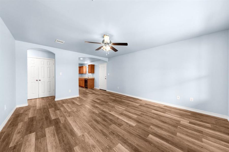 Spacious, unfurnished interior of a new home in , West Tawakoni (Image 13).