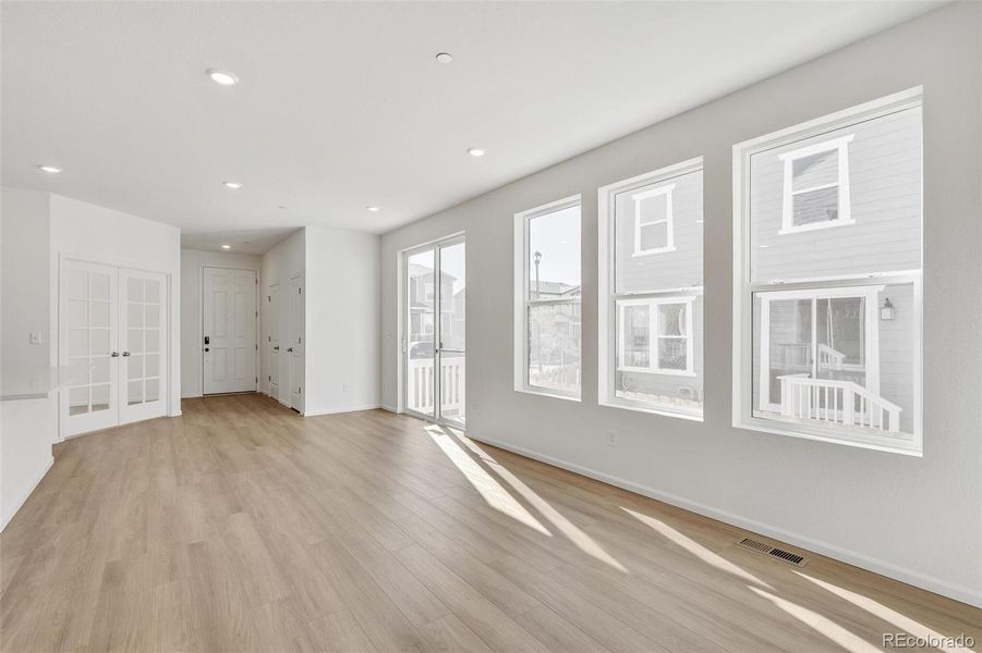 Spacious, unfurnished interior of a new home in Turnberry Villas, Commerce City (Image 26).