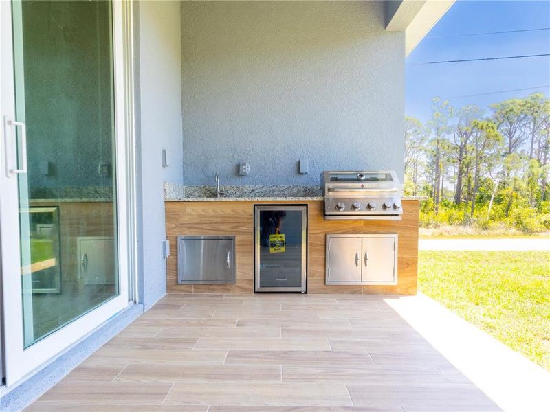 Exterior details and patio area of a home in , Port Charlotte (Image 11).