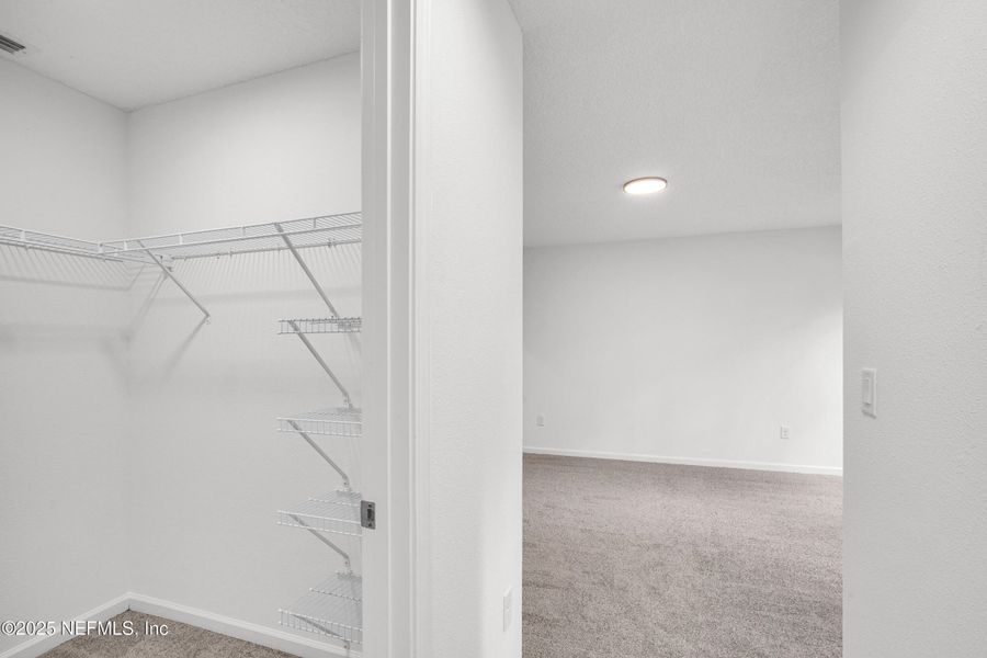 Spacious, unfurnished interior of a new home in , Palatka (Image 22).