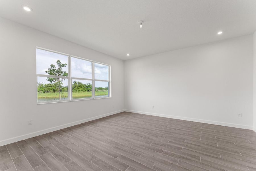 Spacious, unfurnished interior of a new home in , Port St. Lucie (Image 9).
