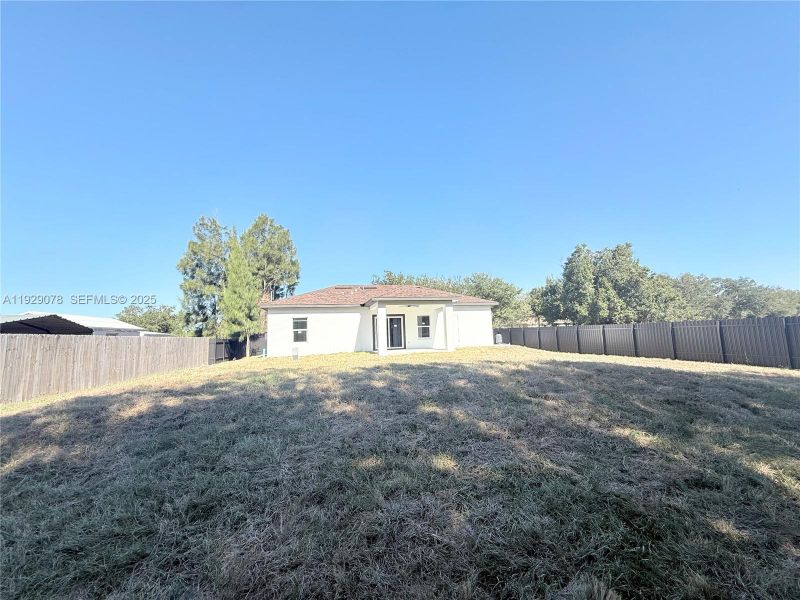 Exterior details and patio area of a home in , Punta Gorda (Image 4).