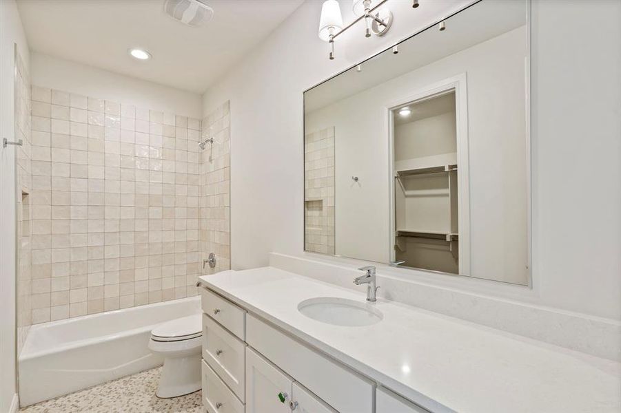 Furnished interior view inside a new home in , Dallas (Image 34).