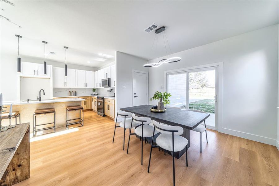 Furnished interior view inside a new home in , Dallas (Image 22).