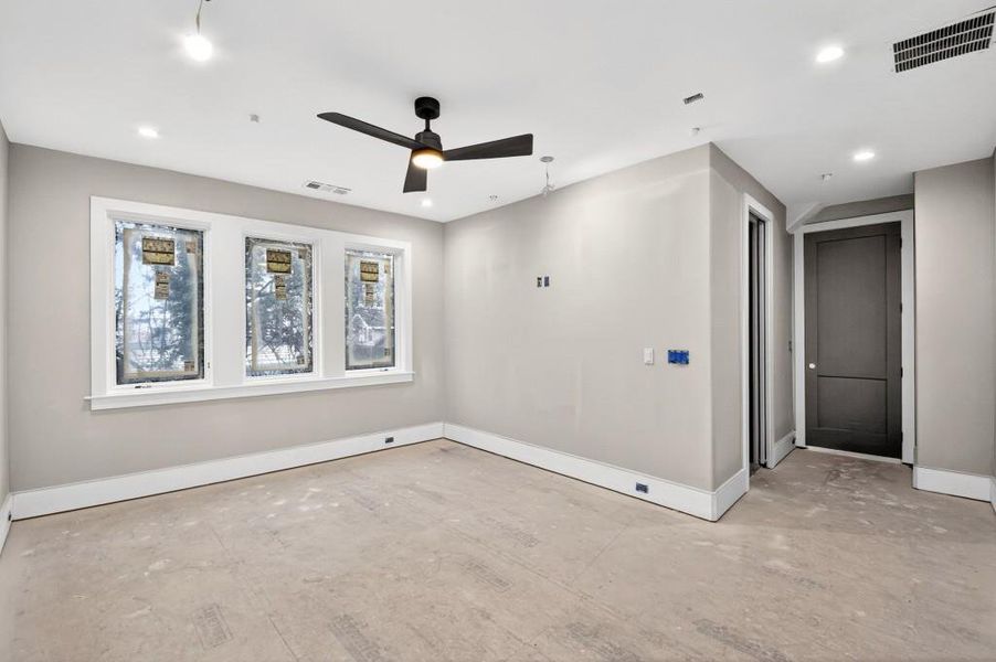Spacious, unfurnished interior of a new home in , Atlanta (Image 18).