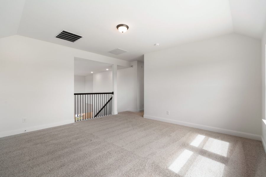 Spacious, unfurnished interior of a new home in Lake Breeze, Lavon (Image 34).