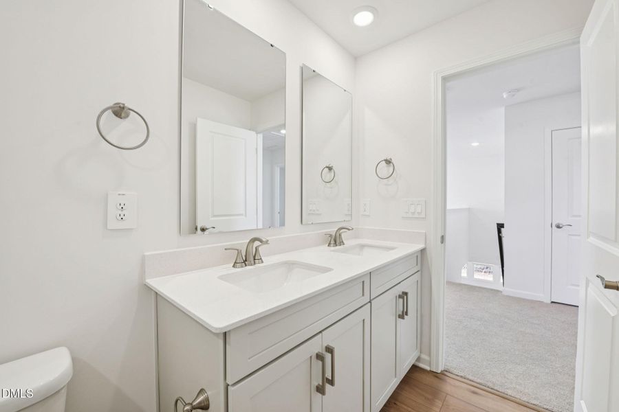 34 - Secondary bath