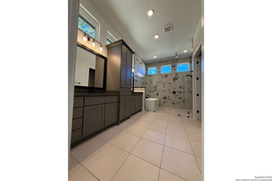 Image 21 of a home in Caliza Reserve.