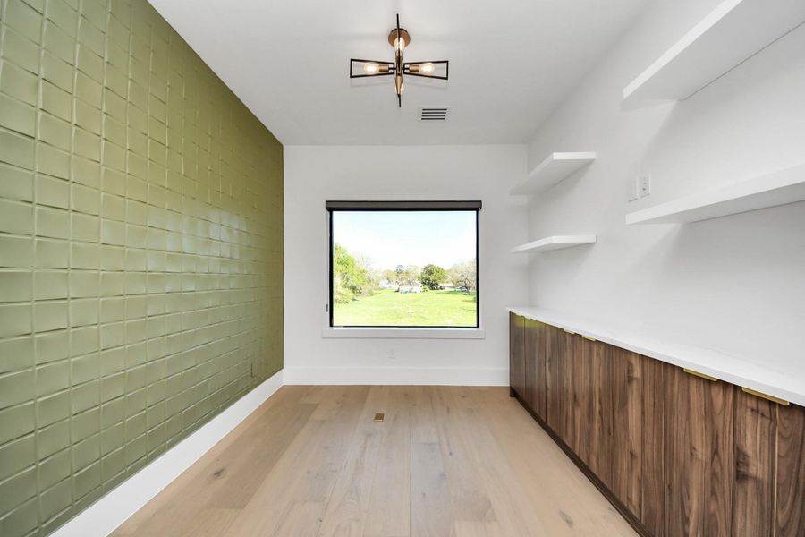 Spacious, unfurnished interior of a new home in , Stafford (Image 33).