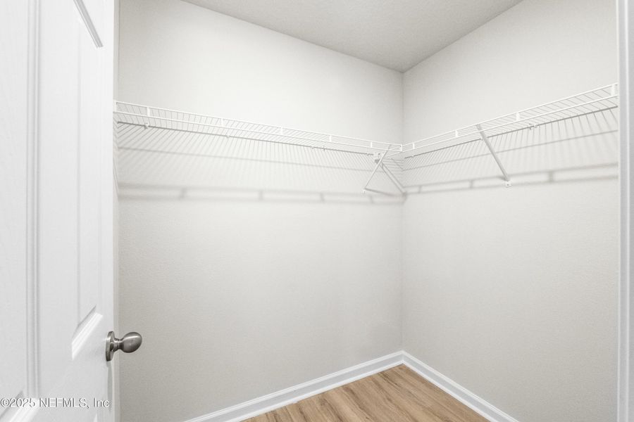 Spacious, unfurnished interior of a new home in , Jacksonville (Image 18).