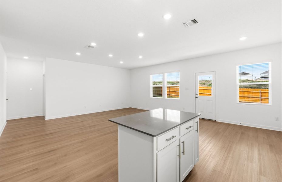 Spacious, unfurnished interior of a new home in Skyview, Belton (Image 12).