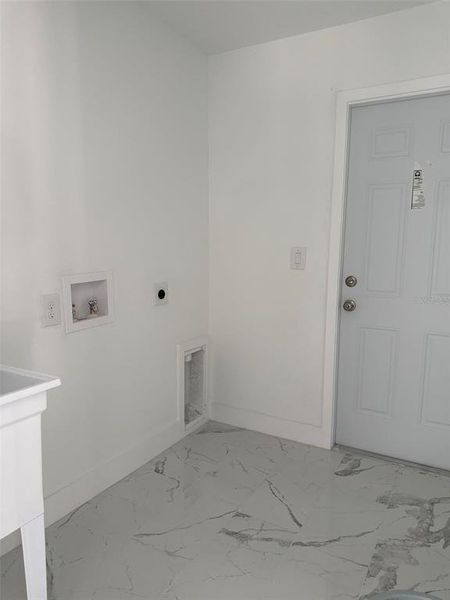 Spacious, unfurnished interior of a new home in , Ocala (Image 11).