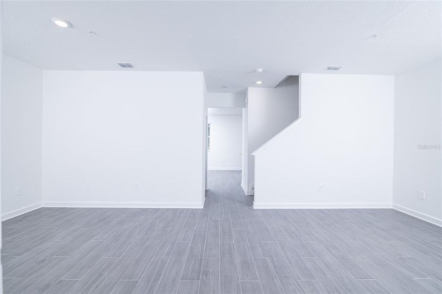 Spacious, unfurnished interior of a new home in , Orlando (Image 18).