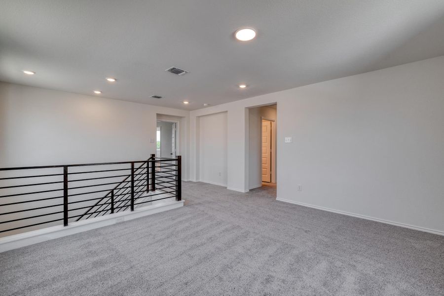 Spacious, unfurnished interior of a new home in Overlook Ranch, Georgetown (Image 23).